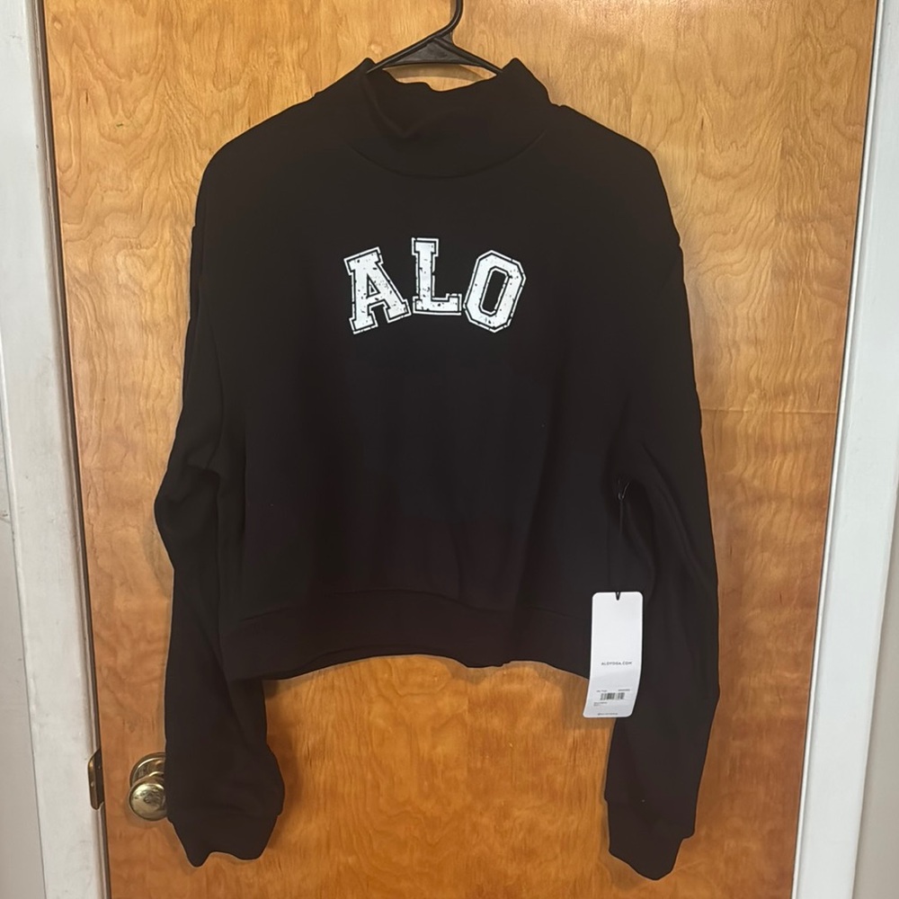 RARE BRAND NEW Alo yoga mock neck pullover